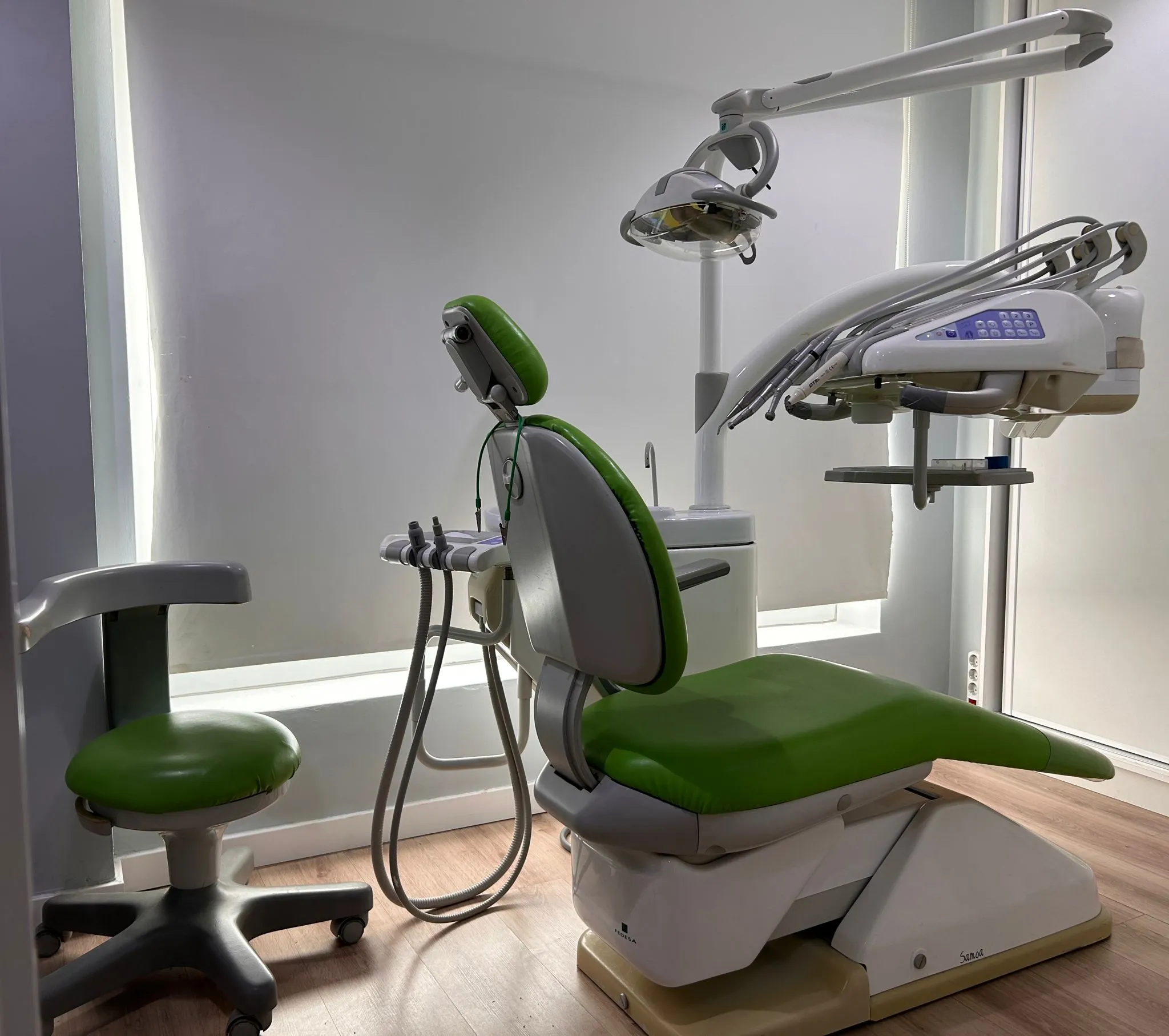 Consulta de odontología Sala 2 de la clínica dental y podología en Coria del Río, CLAVISUR clínicas