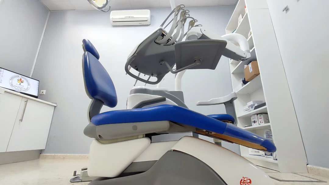 Consulta de odontología Sala 2 de la clínica dental y podología en La Algaba, CLAVISUR clínicas