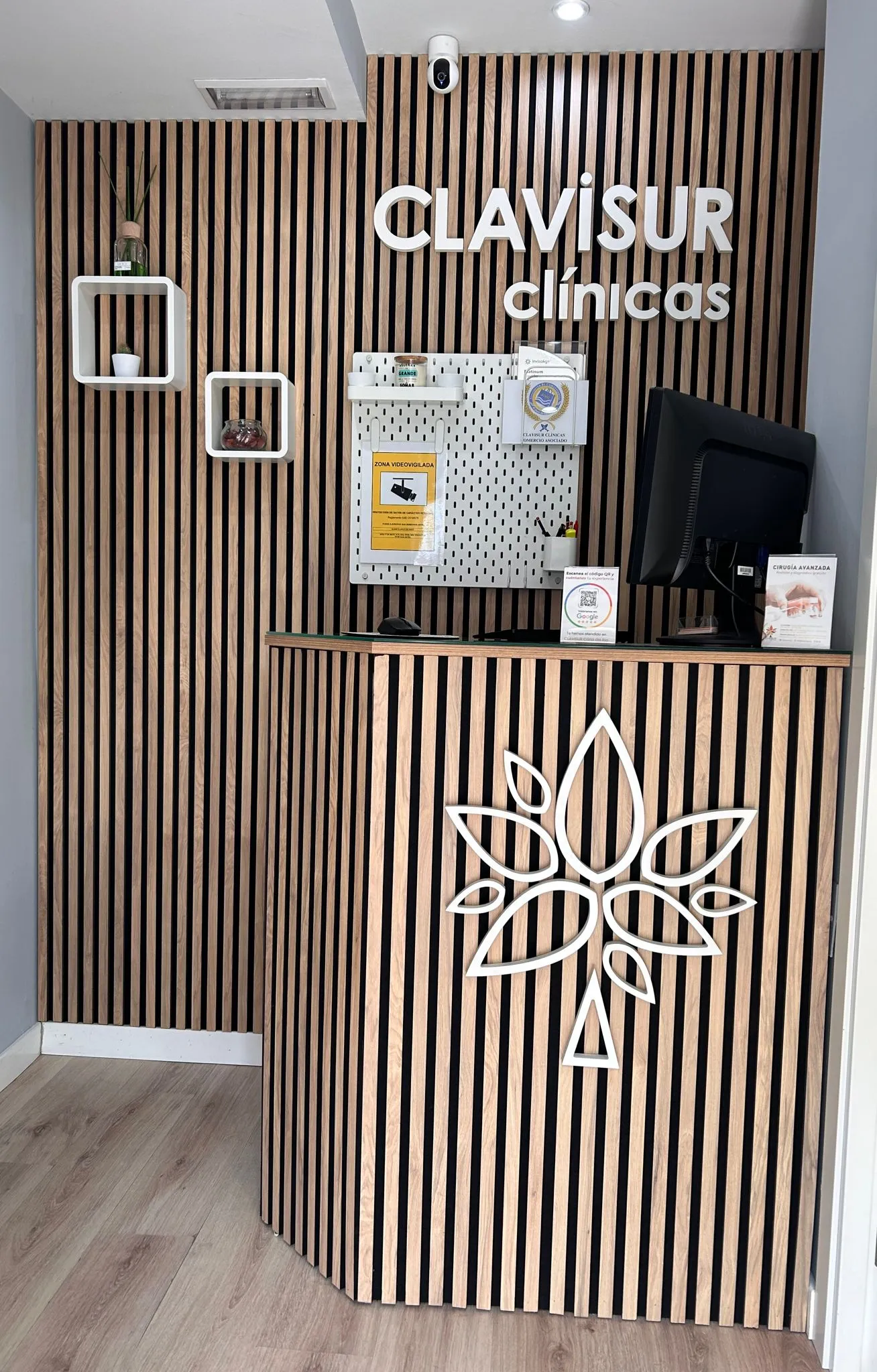 Recepción de la clínica dental y podología en Coria del Río, CLAVISUR clínicas