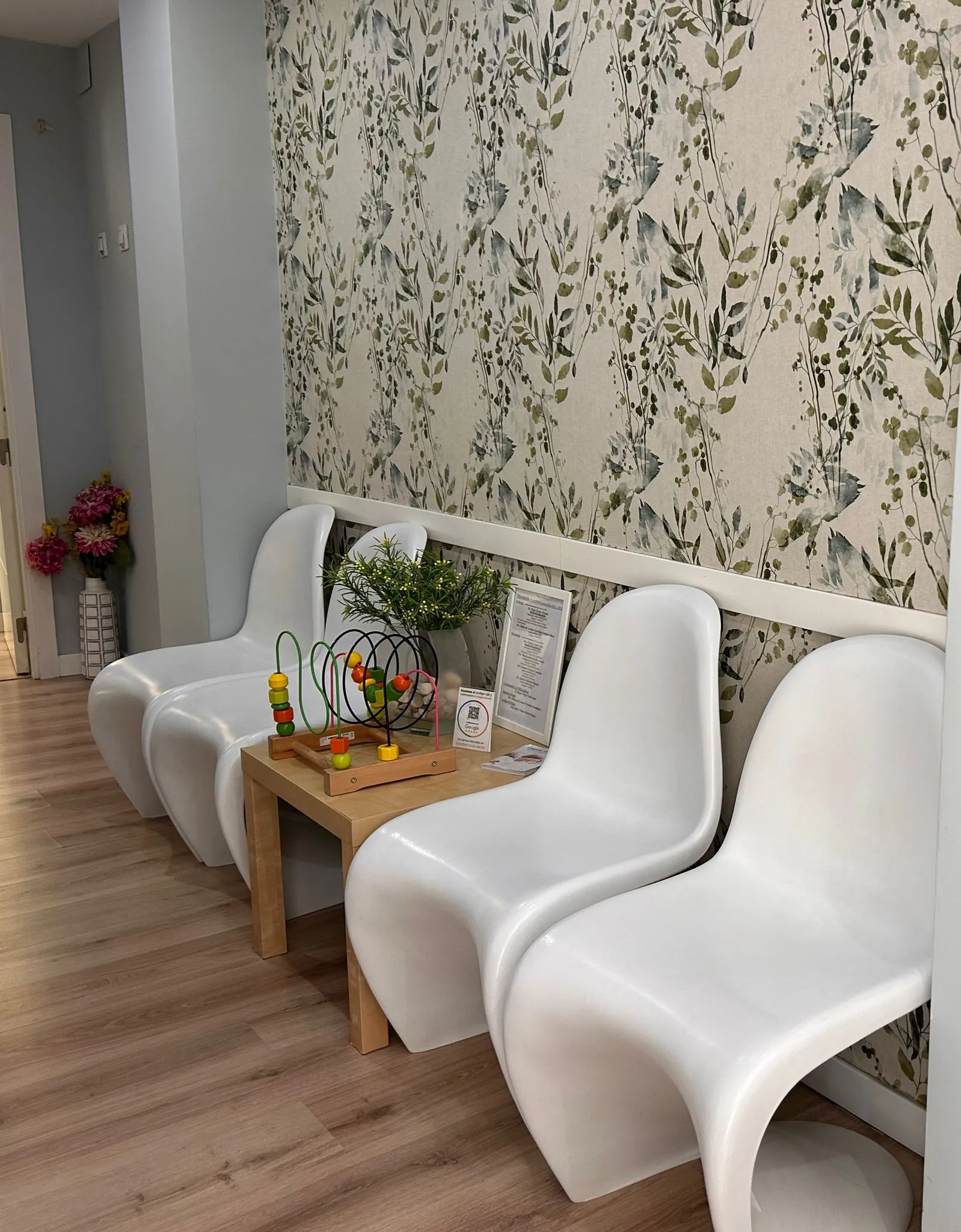 Recepción de la clínica dental y podología en Coria del Río, CLAVISUR clínicas