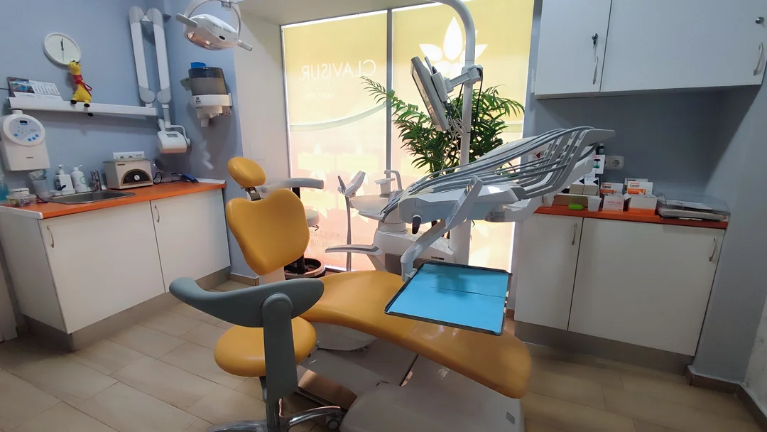 Consulta de odontología Sala 1 de la clínica dental y podología en Triana, CLAVISUR clínicas
