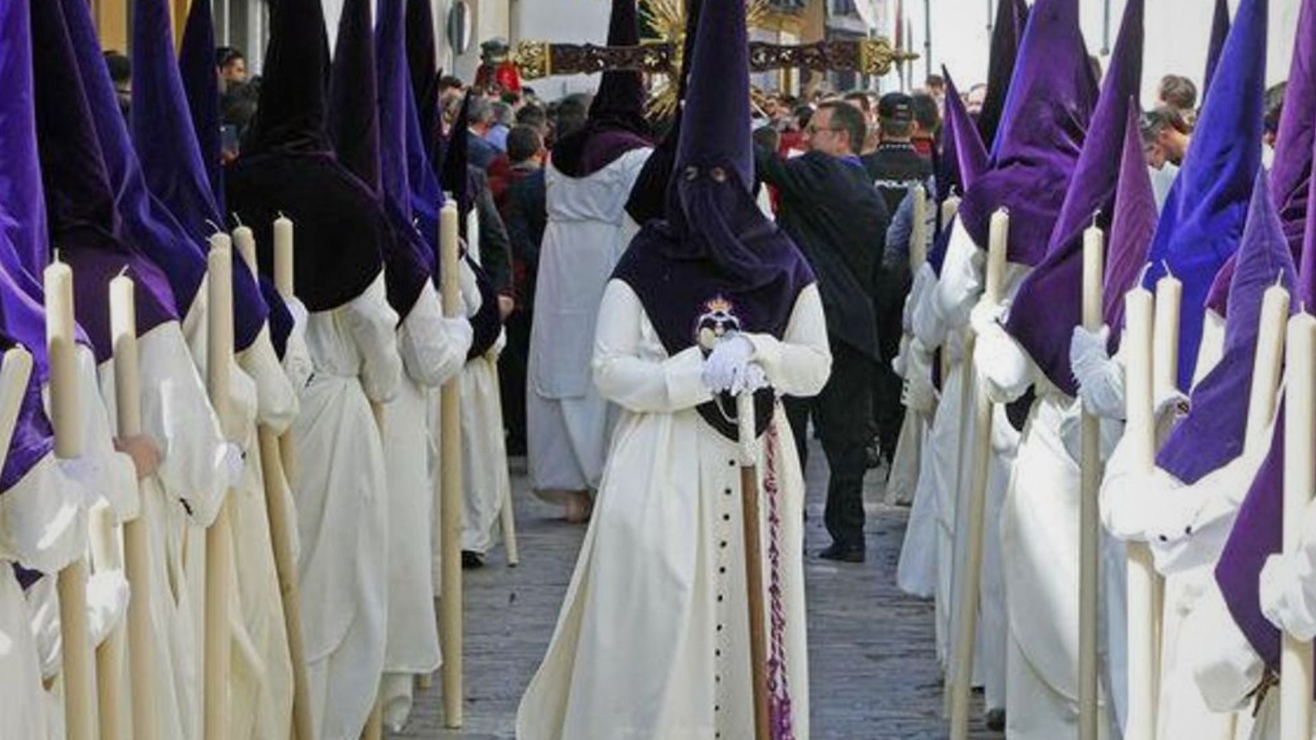 Nazarenos y costaleros: Consejos para saber cómo cuidar tus pies en Semana Santa y evitar lesiones