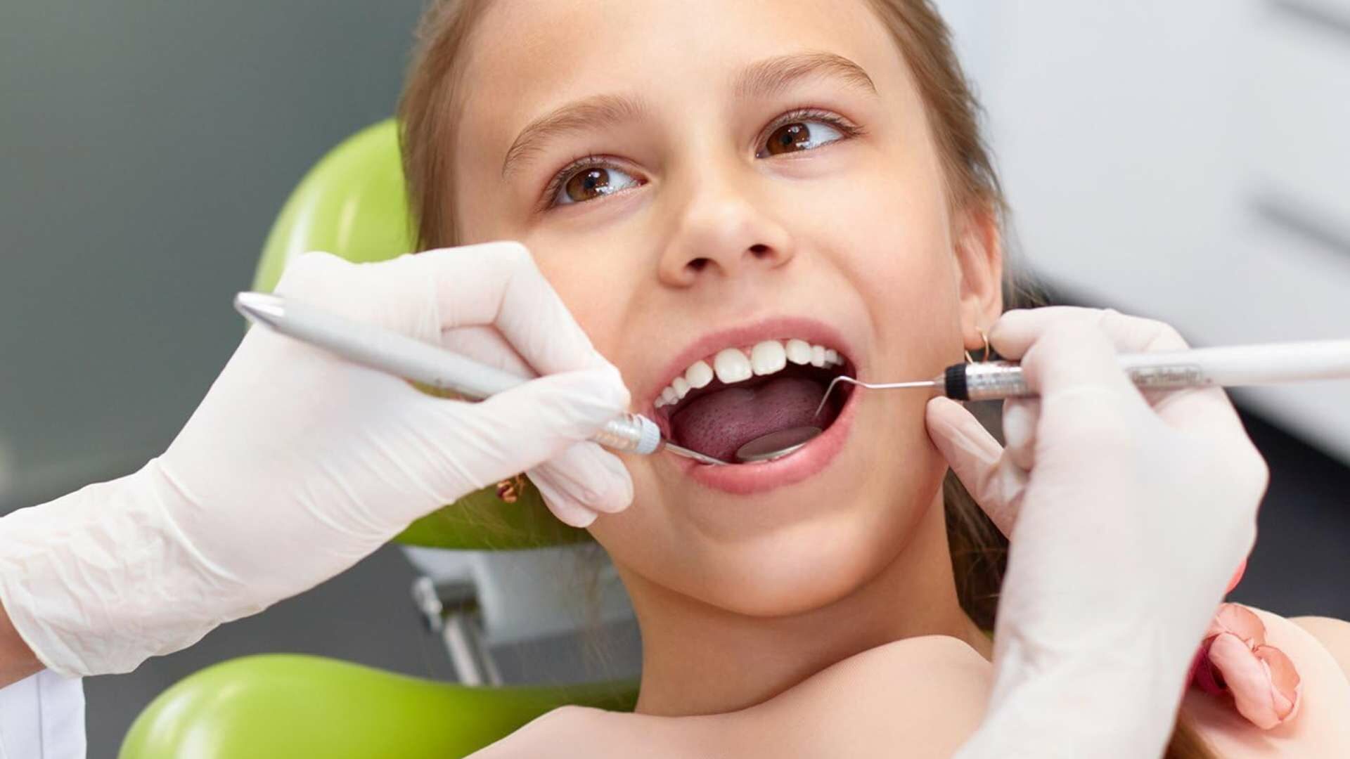 ¿A qué edad debo llevar a mi hijo al dentista?