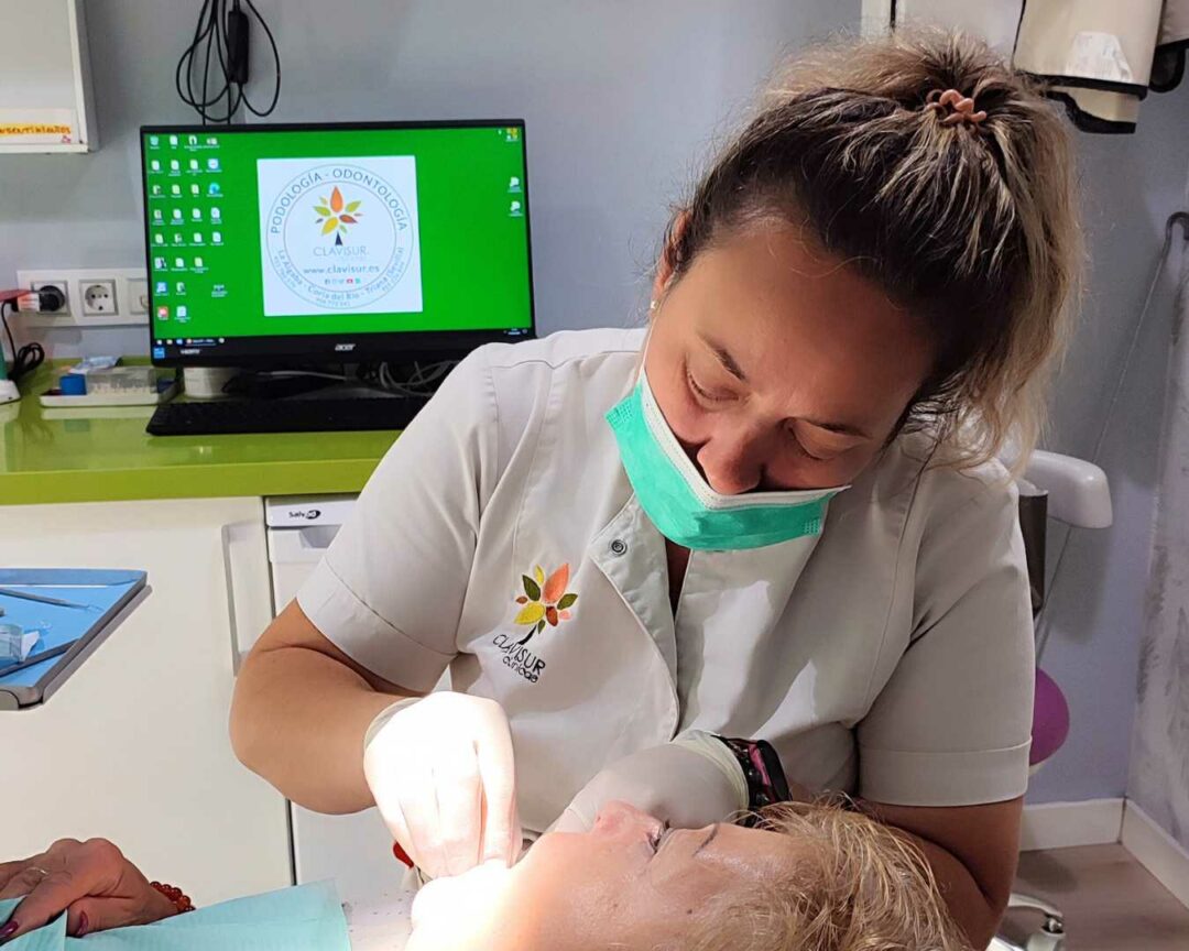 Entrada de CLAVISUR clínica dental en Triana Consulta de odontología Sala 1 de la clínica dental en Coria del Río, CLAVISUR clínicas