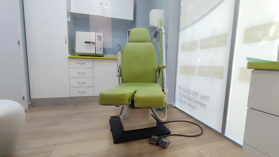 Sala 1 de podología en Triana, CLAVISUR clínicas